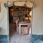 Tatil Evi Luxe Safaritent Met Prive Sanitair Voor Het Hele Gezin I 6 Personen Epe