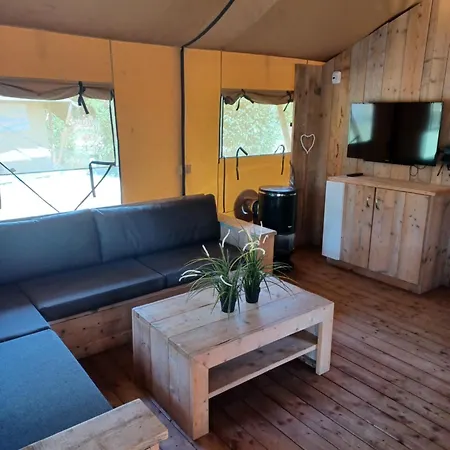 Luxe Safaritent Met Prive Sanitair Voor Het Hele Gezin I 6 Personen Эпе