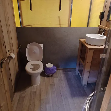 Luxe Safaritent Met Prive Sanitair Voor Het Hele Gezin I 6 Personen Эпе