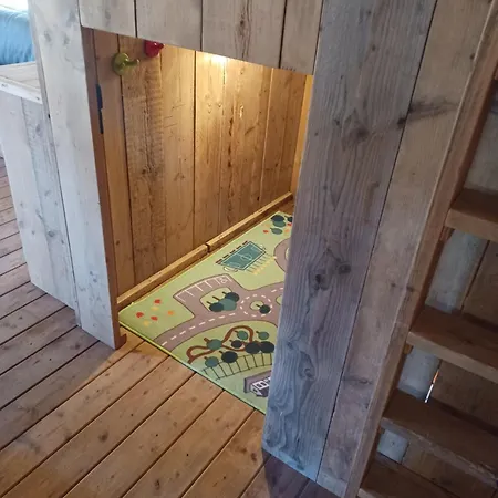 Casa de Férias Luxe Safaritent Met Prive Sanitair Voor Het Hele Gezin Op De Veluwe