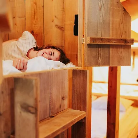 Casa de Férias Luxe Safaritent Met Prive Sanitair Voor Het Hele Gezin I 6 Personen