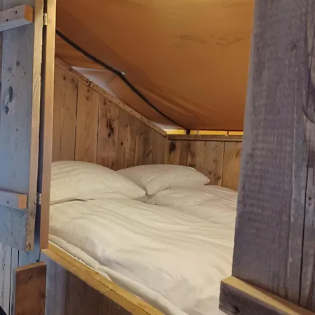 Casa de Férias Luxe Safaritent Met Prive Sanitair Voor Het Hele Gezin Op De Veluwe Epe