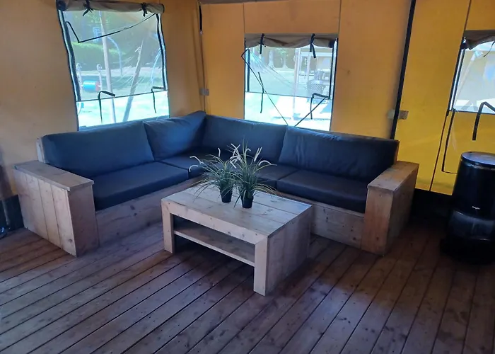 Luxe Safaritent Met Prive Sanitair Voor Het Hele Gezin I 6 Personen