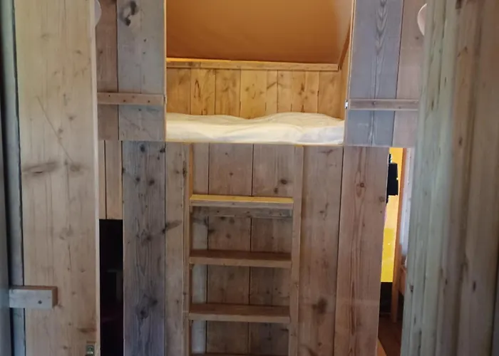 Casa de Férias Luxe Safaritent Met Prive Sanitair Voor Het Hele Gezin I 6 Personen *