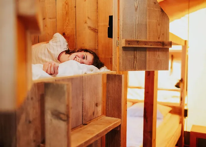 Casa de Férias Luxe Safaritent Met Prive Sanitair Voor Het Hele Gezin I 6 Personen