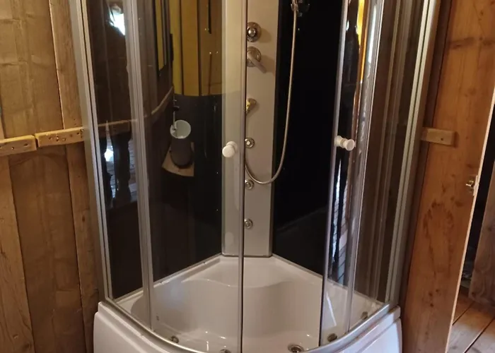 Luxe Safaritent Met Prive Sanitair Voor Het Hele Gezin I 6 Personen