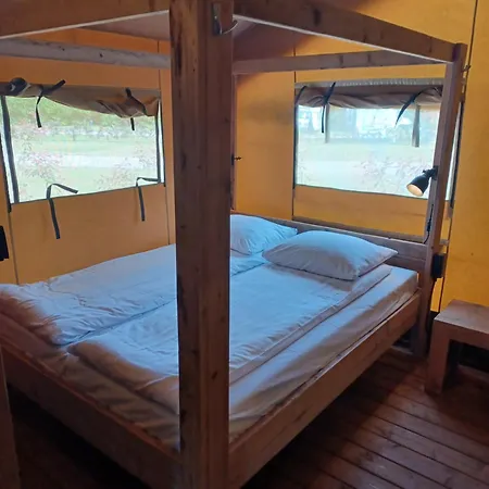 度假居 Luxe Safaritent Met Prive Sanitair Voor Het Hele Gezin I 6 Personen *