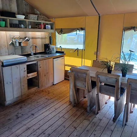 度假居 Luxe Safaritent Met Prive Sanitair Voor Het Hele Gezin I 6 Personen