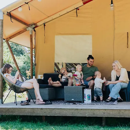 度假居 Luxe Safaritent Met Prive Sanitair Voor Het Hele Gezin I 6 Personen