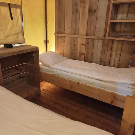 度假居 Luxe Safaritent Met Prive Sanitair Voor Het Hele Gezin I 6 Personen